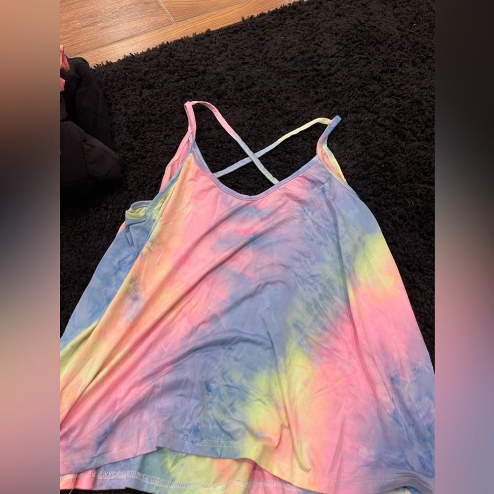 2 women’s tye dye tank tops